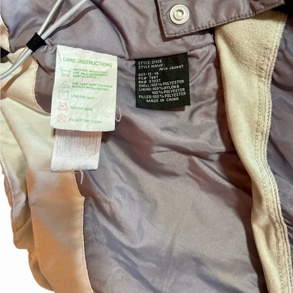 OBERMEYER Women's (sz 6) White Leighton Ski Jacket - Picture 8 of 9